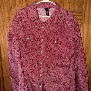 Women’s Pearl Snapped Shirt